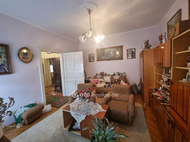Eladó családi ház, Pápán 39.99 M Ft, 3 szobás