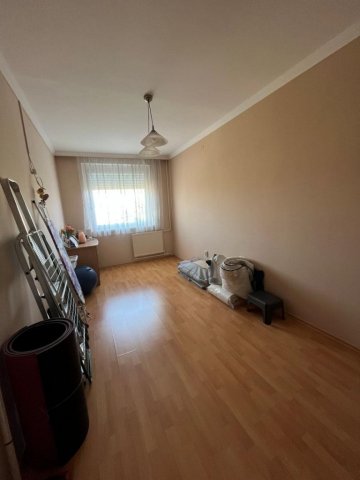Eladó panellakás, Debrecenben 59.5 M Ft, 3 szobás