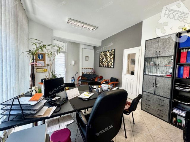 Eladó üzlethelyiség, Siklóson 89.9 M Ft, 3 szobás