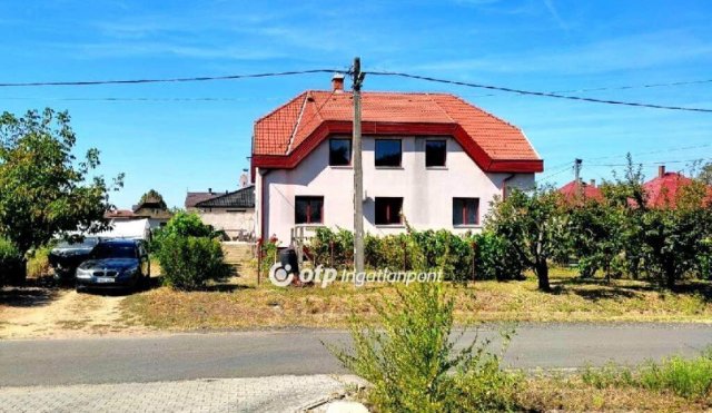Eladó családi ház, Levelek 73 M Ft, 5 szobás