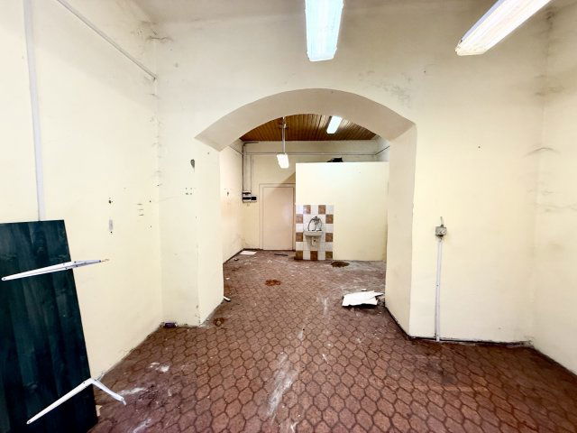 Eladó téglalakás, Budapesten, VIII. kerületben, Baross utcában