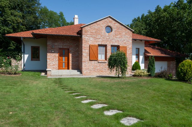 Eladó családi ház, Sitkén 109 M Ft, 2+1 szobás