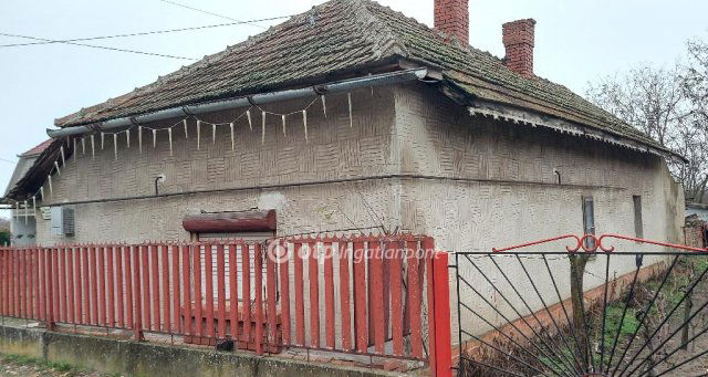 Eladó családi ház, Tiszaföldváron 6.999 M Ft, 2 szobás