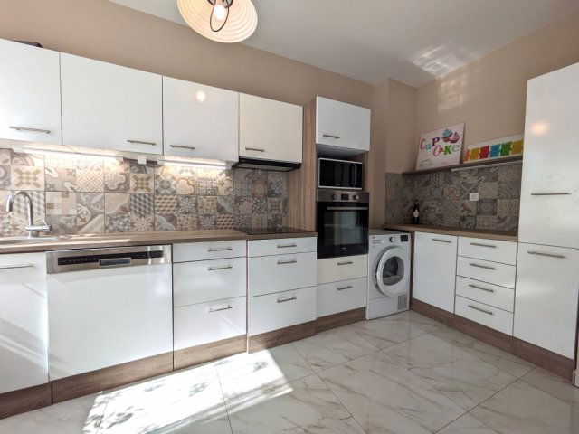 Kiadó téglalakás, albérlet, Debrecenben 320 E Ft / hó, 3 szobás
