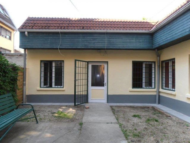 Eladó téglalakás, Szolnokon 40 M Ft, 2+1 szobás