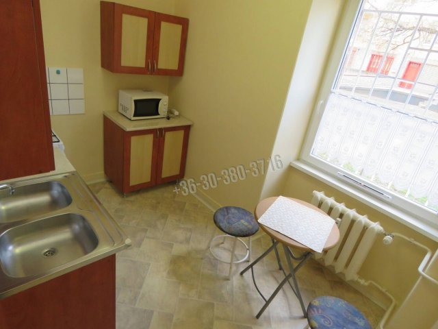 Eladó téglalakás, Dunaújvárosban 27 M Ft, 1 szobás