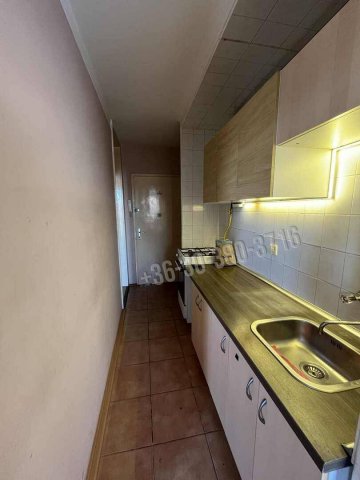 Eladó panellakás, Dunaújvárosban 24.9 M Ft, 1 szobás