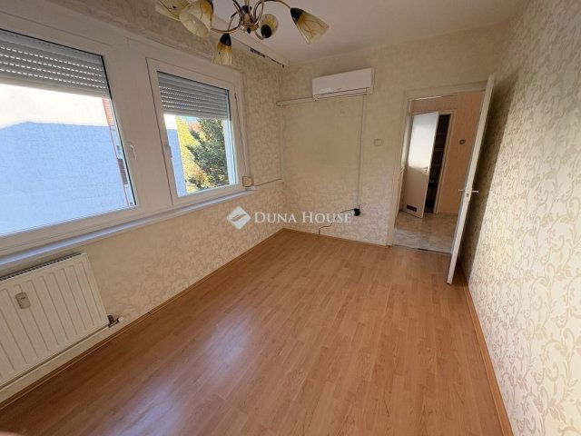 Eladó téglalakás, Debrecenben 64.99 M Ft, 2 szobás