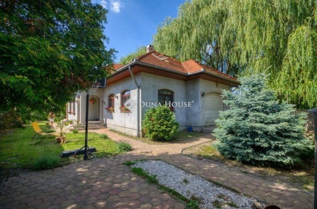 Eladó családi ház, Monoron 120 M Ft, 5 szobás