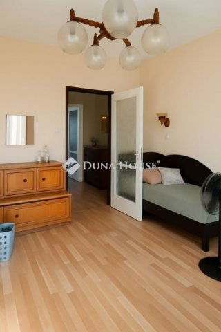 Eladó panellakás, Budapesten, XV. kerületben 74 M Ft, 3 szobás