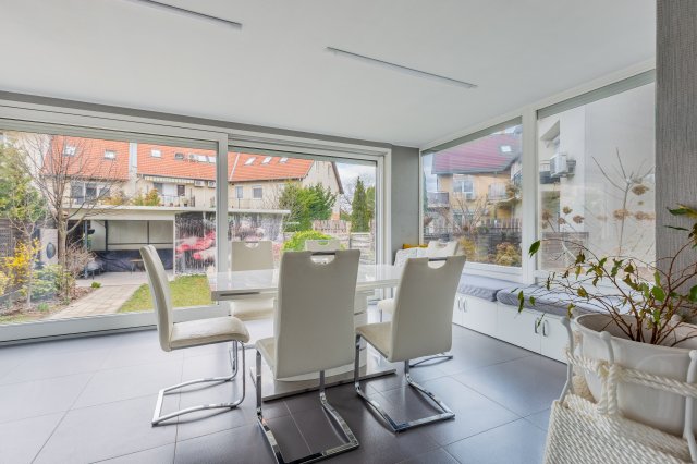 Eladó téglalakás, Dunakeszin 130 M Ft, 3 szobás