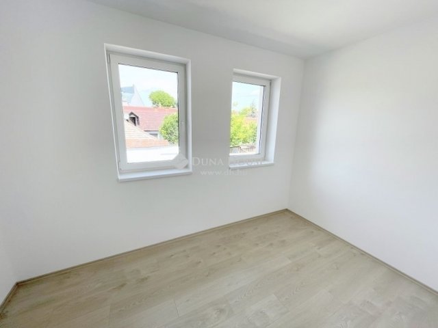 Eladó téglalakás, Kecskeméten 99.9 M Ft, 4 szobás