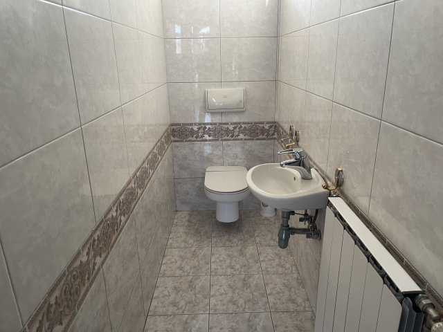 Eladó családi ház, Fóton 149.9 M Ft, 8 szobás