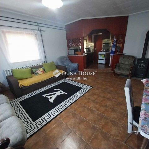 Eladó családi ház, Nagykátán 35 M Ft, 3 szobás