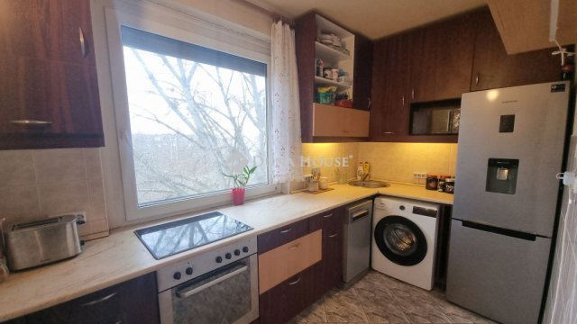 Eladó panellakás, Dorogon, Schlattner Jenő utcában 47 M Ft