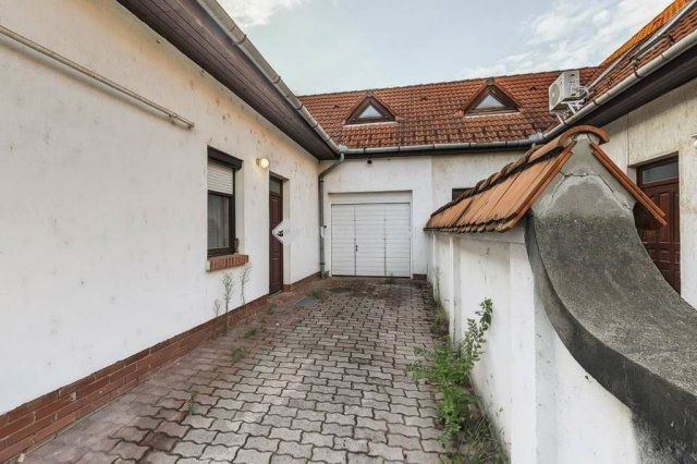 Eladó téglalakás, Kecskeméten 99 M Ft, 5 szobás