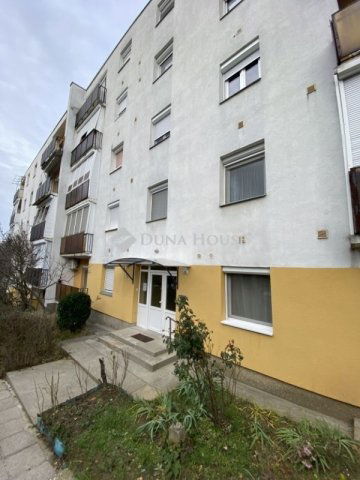 Eladó téglalakás, Komlón 28.9 M Ft, 2 szobás