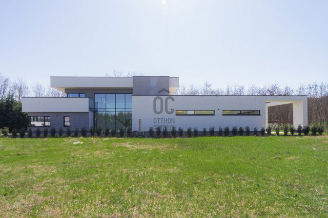 Eladó családi ház, Mogyoródon 550 M Ft, 7 szobás