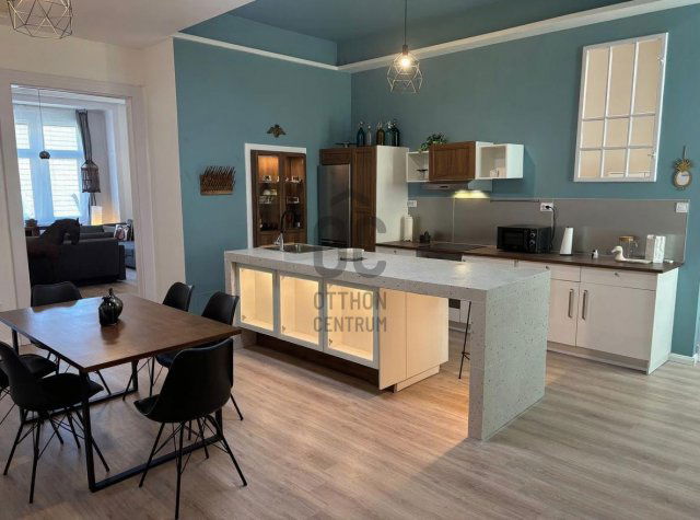 Eladó téglalakás, Budapesten, V. kerületben, Szép utcában