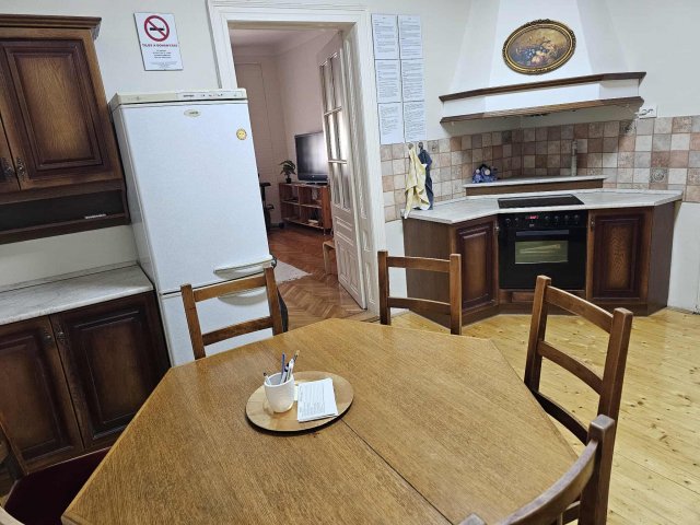 Kiadó téglalakás, albérlet, Pécsett 360 E Ft / hó, 5 szobás