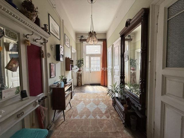 Eladó téglalakás, Budapesten, VI. kerületben 114.9 M Ft