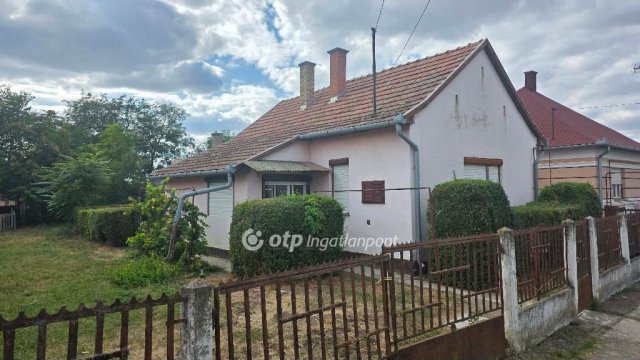 Eladó családi ház, Tetétlenen 11.8 M Ft, 2 szobás