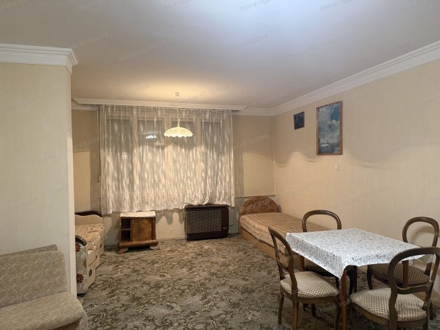 Eladó panellakás, Szolnokon 31.999 M Ft, 2 szobás