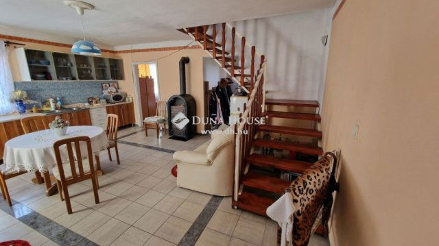 Eladó családi ház, Domonyban 29.9 M Ft, 4 szobás