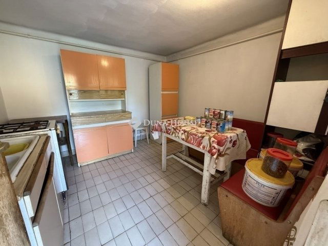 Eladó családi ház, Mendén 50 M Ft, 3 szobás