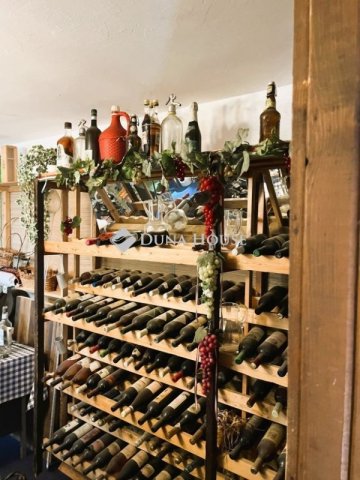 Eladó családi ház, Balatoncsicsón 84 M Ft, 8 szobás