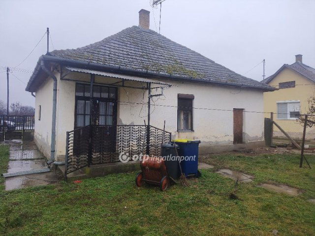 Eladó családi ház, Kölcsén 10.69 M Ft, 2 szobás