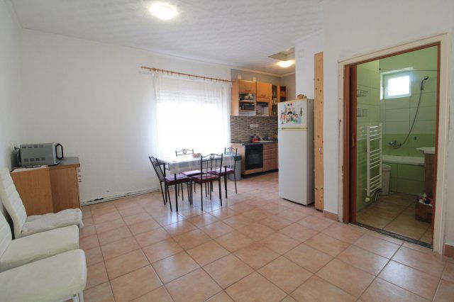 Eladó téglalakás, Várpalotán 29.5 M Ft, 1+1 szobás