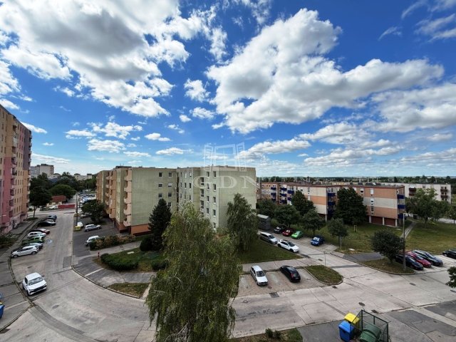 Eladó panellakás, Székesfehérvárott 63 M Ft, 1+3 szobás