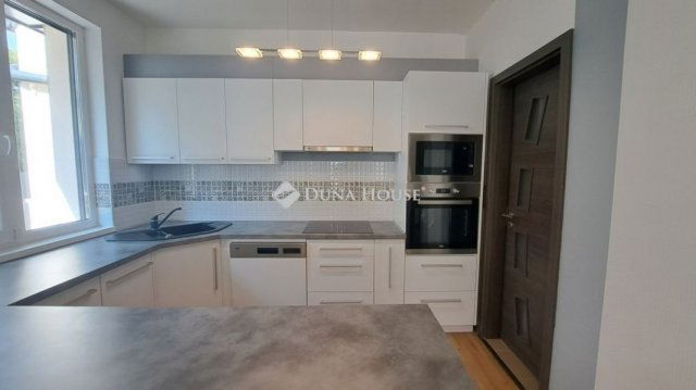 Eladó téglalakás, Budapesten, III. kerületben 219.9 M Ft