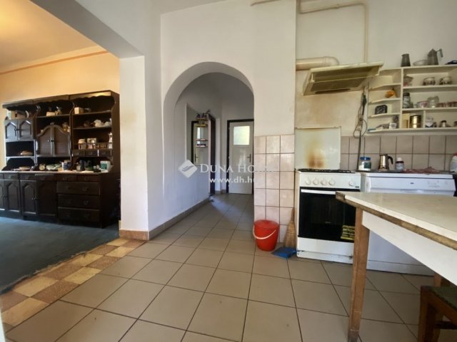 Eladó családi ház, Pétfürdőn 69.9 M Ft, 3 szobás