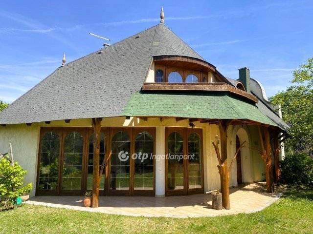 Eladó nyaraló, Balatonakarattyán 149 M Ft, 5 szobás