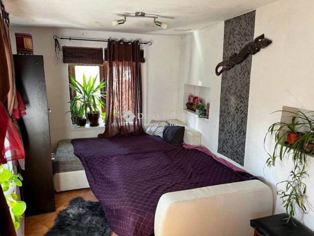 Eladó téglalakás, Pécsett 29 M Ft, 2 szobás