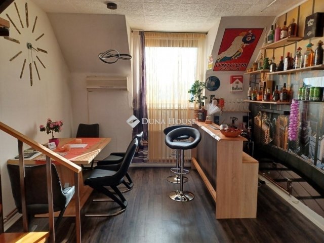 Eladó téglalakás, Szentendrén 93 M Ft, 5 szobás