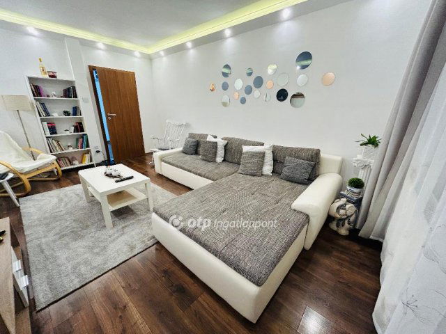 Eladó panellakás, Debrecenben 74.9 M Ft, 3 szobás