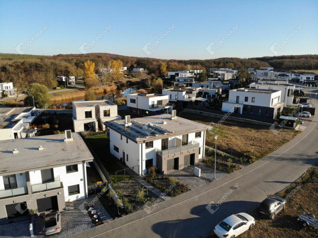 Eladó ikerház, Mogyoródon 159.9 M Ft, 5 szobás