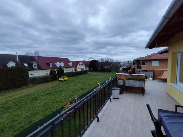 Eladó téglalakás, Siófokon 79.9 M Ft, 4 szobás