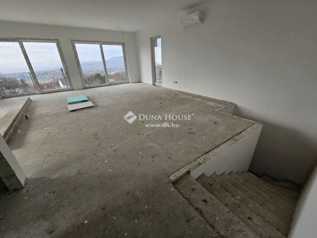 Eladó családi ház, Szentendrén 225 M Ft, 5 szobás