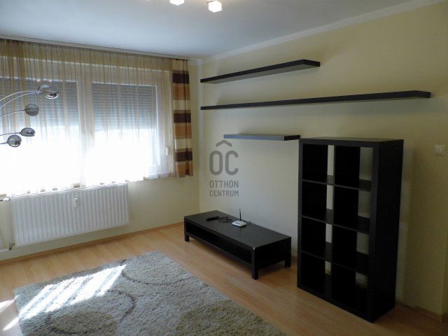 Kiadó panellakás, albérlet, Tatán 190 E Ft / hó, 2 szobás