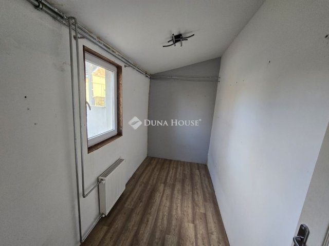 Eladó családi ház, Szegeden 53 M Ft, 4 szobás