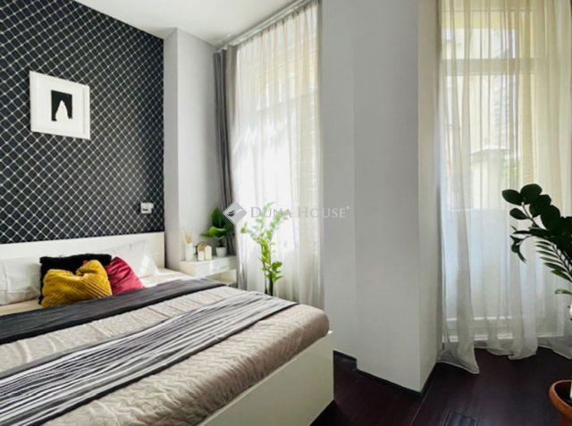 Eladó téglalakás, Budapesten, VI. kerületben 165 M Ft, 2 szobás