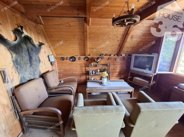 Eladó nyaraló, Leányfaluban 45 M Ft, 1 szobás