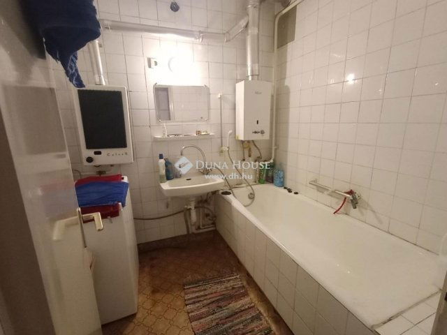 Eladó téglalakás, Zalaegerszegen 28 M Ft, 3 szobás