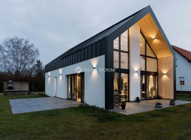 Eladó családi ház, Balatonkeresztúron 100 M Ft, 3+2 szobás