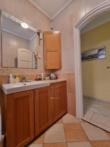 Eladó családi ház, Pápán 89.9 M Ft, 5 szobás