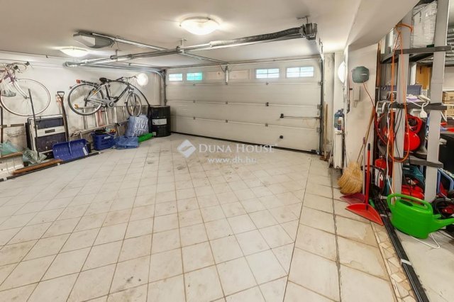 Eladó családi ház, Budapesten, II. kerületben 429.9 M Ft